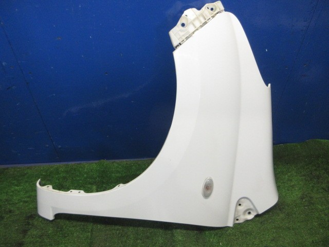 【中古】中古部品 キャロル HB25S 左ﾌﾛﾝﾄﾌｪﾝﾀﾞｰ 【3310270100-000015435910700】｜e-cleマート