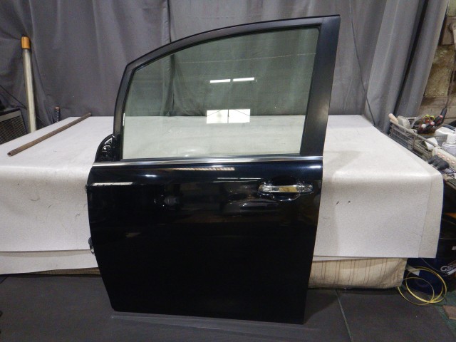 【中古】中古部品 エスクァイア ZWR80G 左フロントドア 【3330810100-260714000313200】|e-cleマート