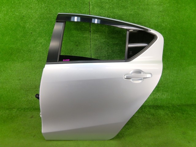 【中古】中古部品 アクア NHP10 左ﾘｱﾄﾞｱ 【3330990100-260508000813400】｜e-cleマート