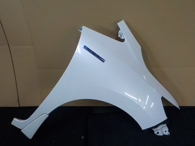 【中古】中古部品 フィット GP5 右フロントフェンダー 【3260200000-260710000410600】|e-cleマート