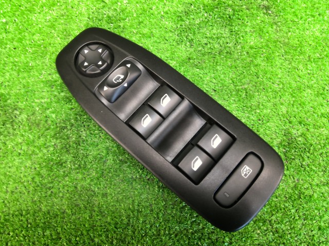 【中古】中古部品 プジョー 208 A9HN01 ﾊﾟﾜｰｳｲﾝﾄﾞｳｽｲｯﾁ 【3330200100-252596000061900】｜e-cleマート