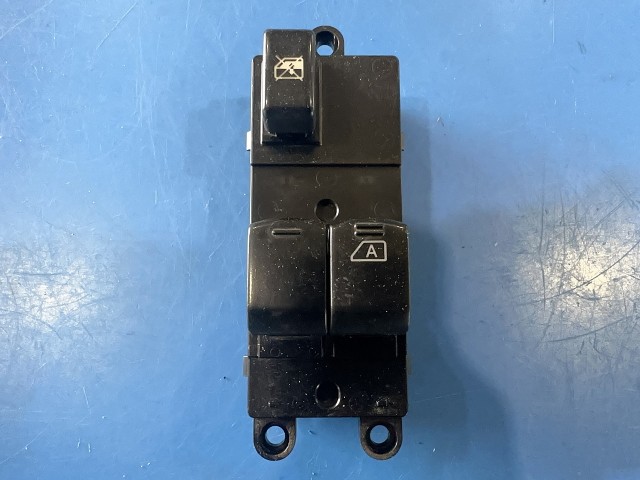 【中古】中古部品 アトラス SZ2F24 パワーウインドウスイッチ 【3310590000-202602000161900】|e-cleマート