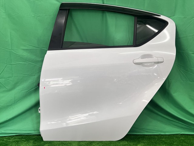 【中古】中古部品 アクア NHP10 左リアドア 【3330240100-002026571413400】|e-cleマート