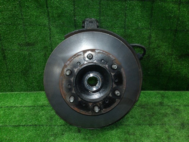 【中古】中古部品 ハイエース KDH206V 右ﾌﾛﾝﾄﾅｯｸﾙﾊﾌﾞ 【3330420100-260703000144310】｜e-cleマート