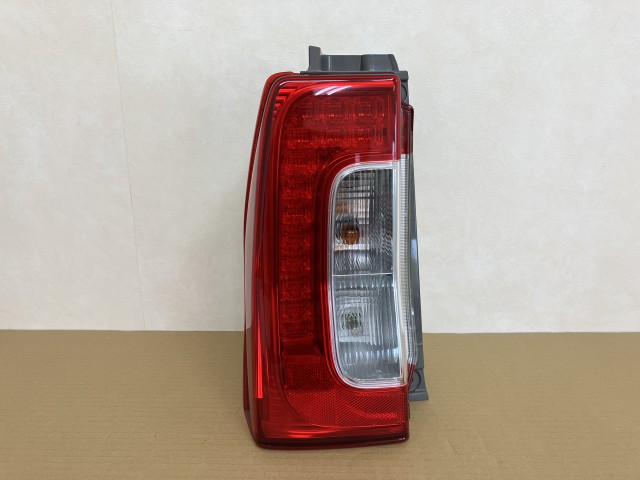 【中古】中古部品 タント LA600S 左テールランプ 【3330460100-000001620315600】|e-cleマート