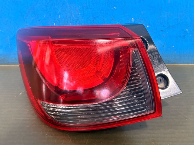 【中古】中古部品 デミオ DJ5FS 左ﾃｰﾙﾗﾝﾌﾟ 【3330530100-000005613515600】｜e-cleマート