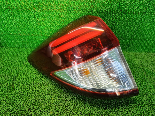 【中古】中古部品 ヴェゼル RU3 左テールランプ 【3330660100-000026318415600】|e-cleマート