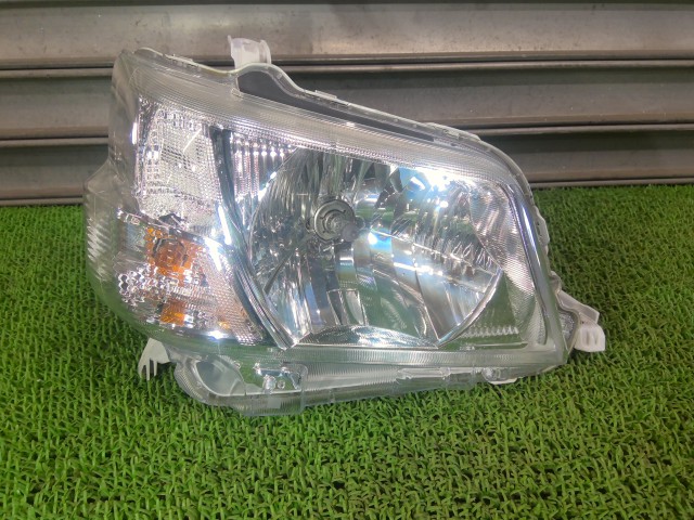 【中古】中古部品 ハイゼット S331V 右ヘッドランプ 【3330540100-260511000610800】|e-cleマート