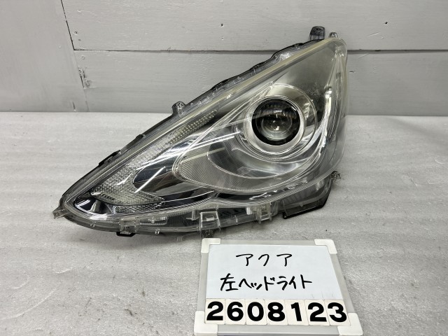 【中古】中古部品 アクア NHP10 左ヘッドランプ 【3330991100-000260812310900】|e-cleマート