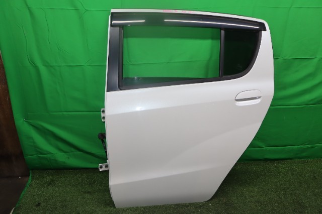 【中古】中古部品 ミラ L275S 左ﾘｱﾄﾞｱ 【3330950100-000052670113400】｜e-cleマート