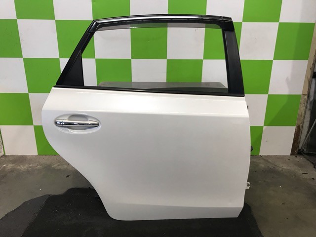 【中古】中古部品 プリウスα ZVW41W 右ﾘｱﾄﾞｱ 【3330530100-000005616813300】｜e-cleマート 16,036円