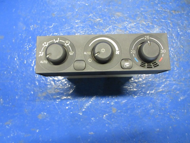 【中古】中古部品 ふそう大型車 FV50VX A/Cｽｲｯﾁﾊﾟﾈﾙ 【3310270100-000015449260900】｜e-cleマート