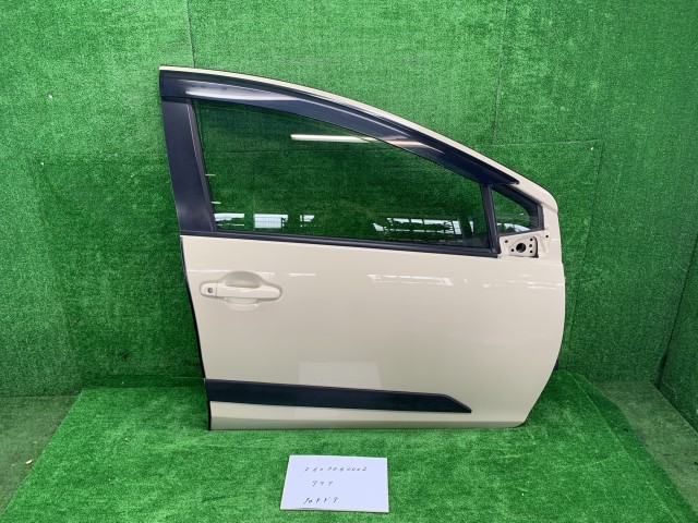 【中古】中古部品 アクア NHP10H 右ﾌﾛﾝﾄﾄﾞｱ 【3330991000-260706000213100】｜e-cleマート 14,553円