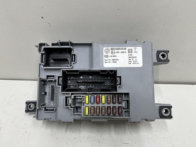 【中古】中古部品 フィアット 500 31212 ﾋｭｰｽﾞﾎﾞｯｸｽ 【3310070100-001605422167800】｜e-cleマート