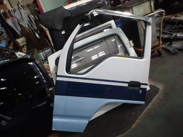 【中古】中古部品 アトラス AKR81E 左ﾌﾛﾝﾄﾄﾞｱ 【3331010800-001689329613200】