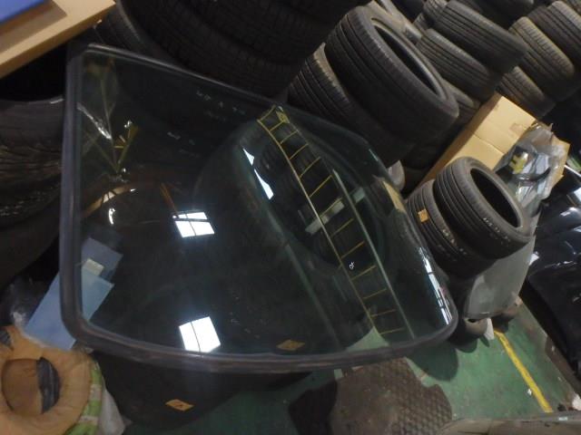 【中古】中古部品 ハイゼット S200V ﾌﾛﾝﾄｳｲﾝﾄﾞｶﾞﾗｽ 【3331010800-001708607711200】