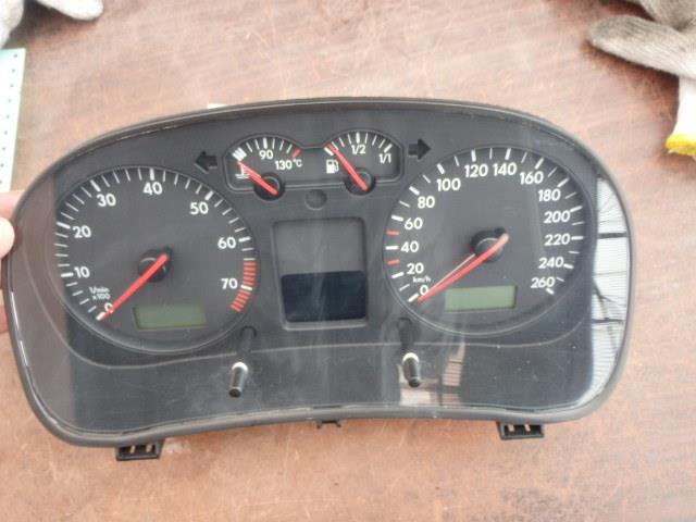 【中古】中古部品 VW ゴルフ 1JAZJ ｽﾋﾟｰﾄﾞﾒｰﾀｰ 【3331010800-001600973961400】
