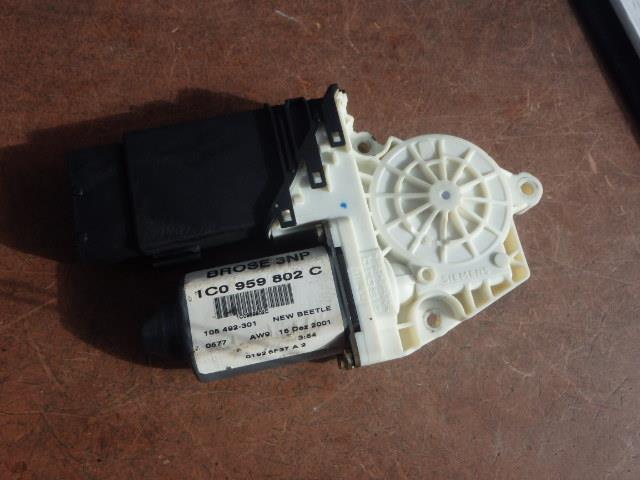 【中古】中古部品 VW ニュービートル 9CAQY 左ﾌﾛﾝﾄﾄﾞｱﾚｷﾞｭﾚｰﾀ･ﾓｰﾀｰ 【3331010800-000019541213220】