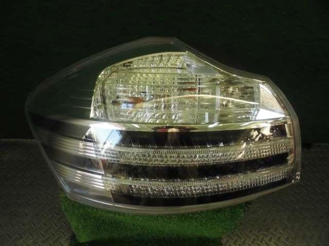 【中古】中古部品 ブレイド AZE156H 左テールランプ 【3310420000-001403642615600】