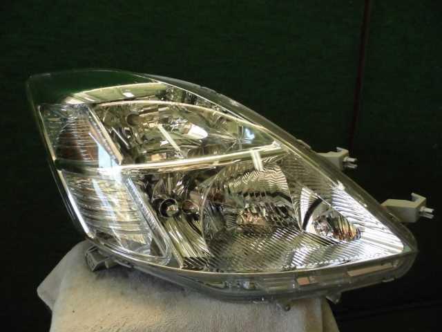 【中古】中古部品 アイシス ZNM10G 右ﾍｯﾄﾞﾗﾝﾌﾟ 【3310420000-001357302810800】