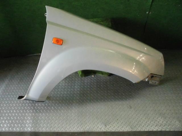 【中古】中古部品 エクストレイル NT30 右フロントフェンダー 【3310420000-001400765010600】
