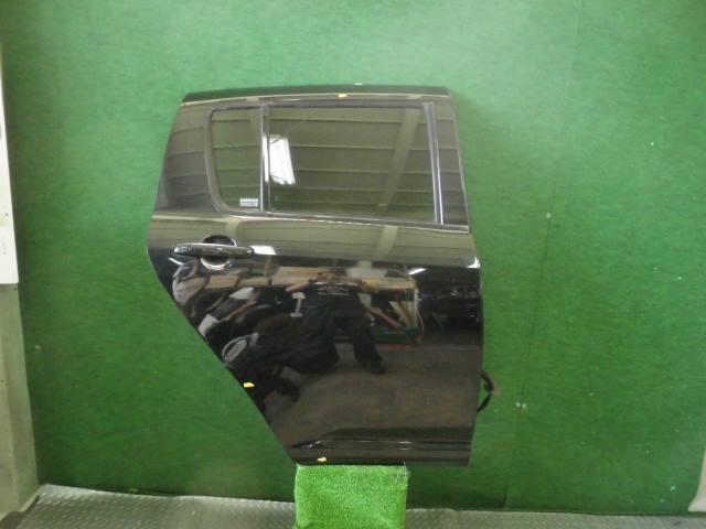 【中古】中古部品 スイフト ZC11S 右ﾘｱﾄﾞｱ 【3310420000-001373322813300】