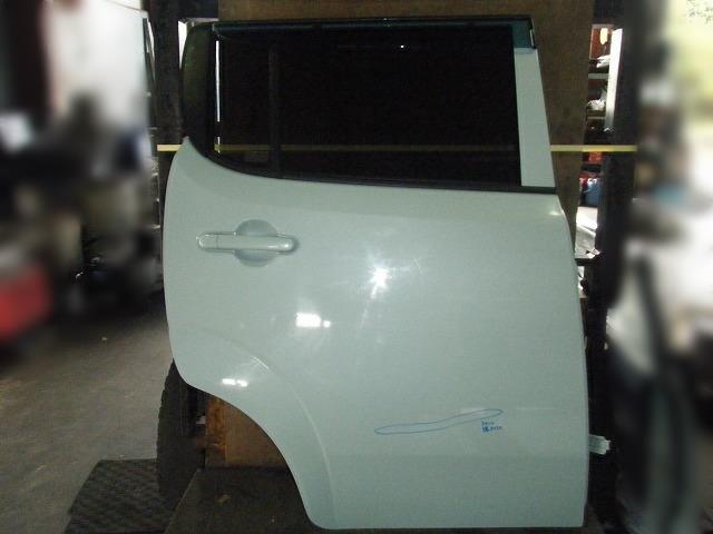 【中古】中古部品 モコ MG33S 右ﾘｱﾄﾞｱ 【3310050100-001686476113300】 11,955円