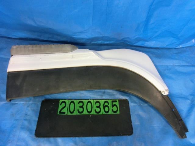 【中古】中古部品 UD日産大型車 GK4XAB 右ﾌﾛﾝﾄﾌｪﾝﾀﾞｰ 【3310040100-001619083010600】