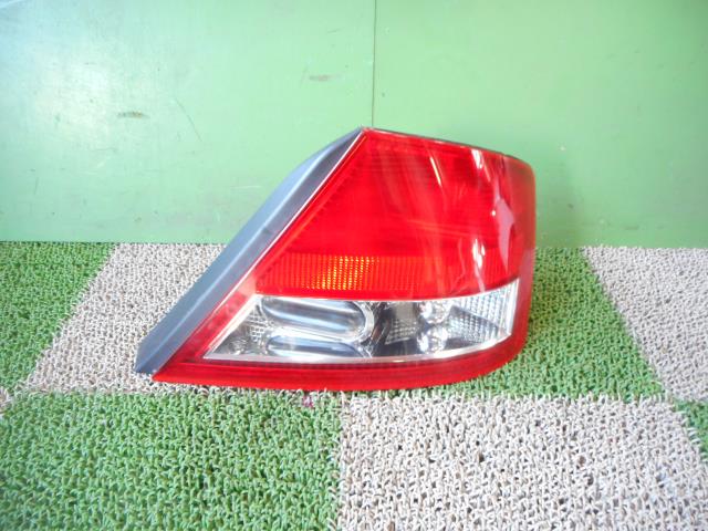 【中古】中古部品 セドリック ENY34 右テールランプ 【3330440100-001245646415500】