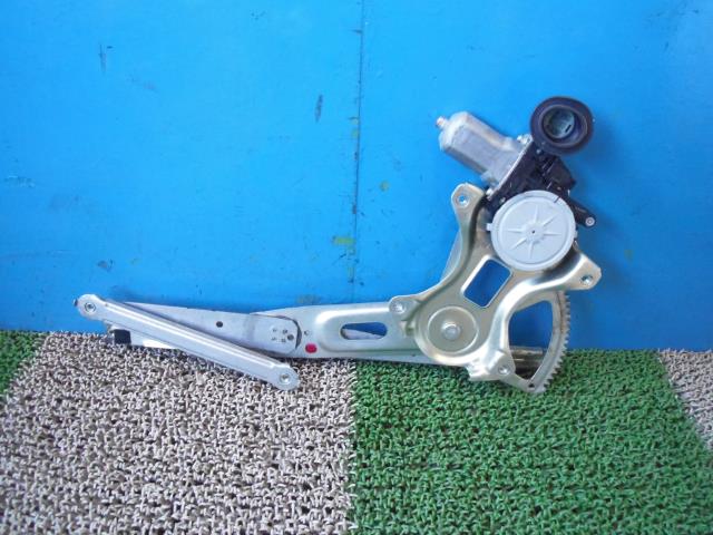 【中古】中古部品 ヴィッツ NCP95 左ﾌﾛﾝﾄﾄﾞｱﾚｷﾞｭﾚｰﾀ･ﾓｰﾀｰ 【3330440100-001656708913220】