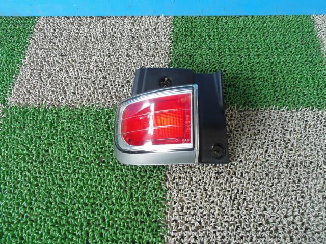 【中古】中古部品 エルグランド MNE51 右ﾃｰﾙﾗﾝﾌﾟ 【3330440100-001580763815500】