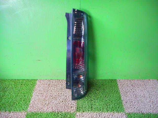 【中古】中古部品 パレット MK21S 右テールランプ 【3330440100-001238494815500】