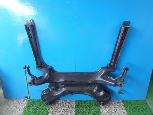 【中古】中古部品 エスティマ ACR50W フロントメンバー 【3330440100-001580178651710】|e-cleマート