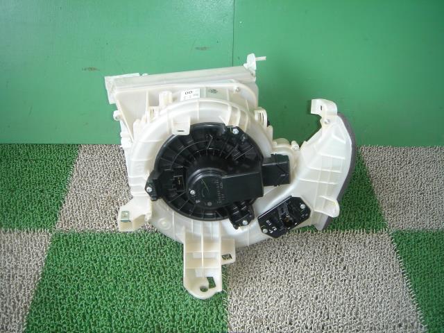 【中古】中古部品 カローラフィールダー NZE144G ﾋｰﾀｰﾌﾞﾛｱﾓｰﾀｰ 【3330440100-001203511667900】