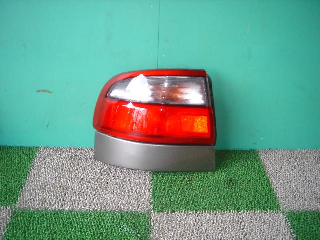 【中古】中古部品 コロナ AT190 左ﾃｰﾙﾗﾝﾌﾟ 【3330440100-001038495515600】