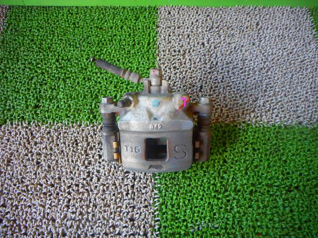 【中古】中古部品 キャリィ DA63T 左ﾌﾛﾝﾄｷｬﾘﾊﾟｰ 【3330440100-001229124744360】