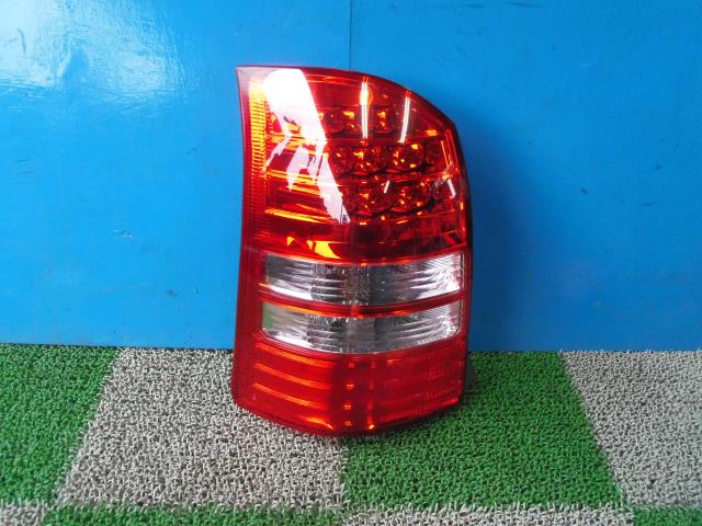 【中古】中古部品 ウィッシュ ZNE14G 左ﾃｰﾙﾗﾝﾌﾟ 【3330440100-001554617215600】