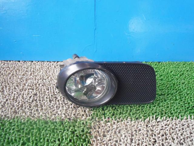 【中古】中古部品 ウィッシュ ZNE14G 右ﾌｫｸﾞﾗﾝﾌﾟ 【3330440100-001323941610850】