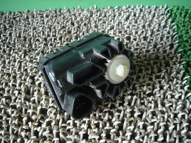 【中古】中古部品 シエンタ NCP85G 右ﾍｯﾄﾞﾗﾝﾌﾟ 【3330440100-001085906910800】