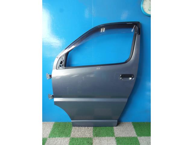 【中古】中古部品 グランビア KCH16W 左ﾌﾛﾝﾄﾄﾞｱ 【3330440100-001615199313200】