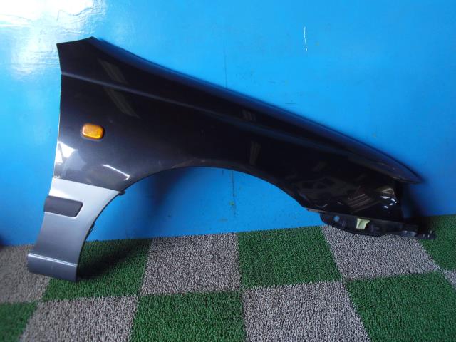【中古】中古部品 カルディナ ST195G 右ﾌﾛﾝﾄﾌｪﾝﾀﾞｰ 【3330440100-000483168410600】