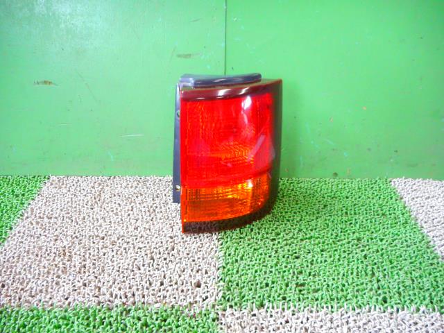 【中古】中古部品 エルグランド ATWE50 右ﾃｰﾙﾗﾝﾌﾟ 【3330440100-001285123415500】 4,296円