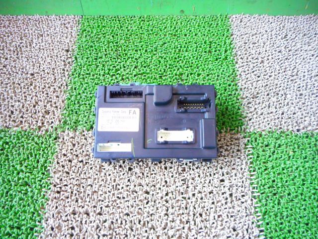 【中古】中古部品 マーチ NK13 ﾋｭｰｽﾞﾎﾞｯｸｽ 【3330440100-001466483667800】