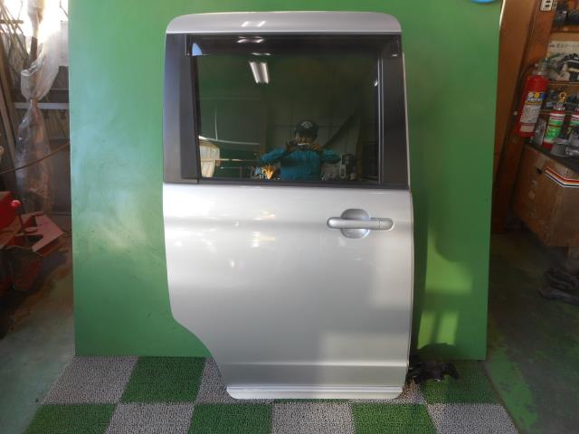 【中古】中古部品 パレット MK21S 右ﾘｱﾄﾞｱ 【3330440100-001218155013300】