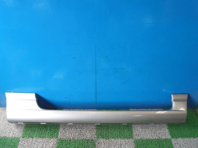 【中古】中古部品 ジムニー JB23W 右ｻｲﾄﾞｽﾃｯﾌﾟ 【3330440100-001584457513700】 13,200円