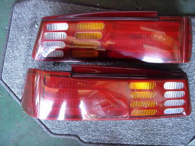 【中古】中古部品 フォード トーラス TS301 右ﾃｰﾙﾗﾝﾌﾟ 【3330440100-000590824915500】