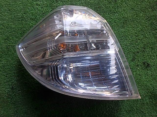 【中古】中古部品 フィット GE9 左ﾃｰﾙﾗﾝﾌﾟ 【3330450100-001618304415600】