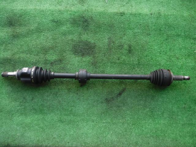 【中古】中古部品 アクア NHP10 右ﾌﾛﾝﾄﾄﾞﾗｲﾌﾞｼｬﾌﾄ 【3330450100-211201000142100】