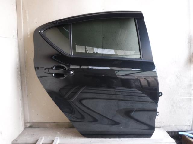 【中古】中古部品 アクア NHP10 右ﾘｱﾄﾞｱ 【3330450100-001649684913300】
