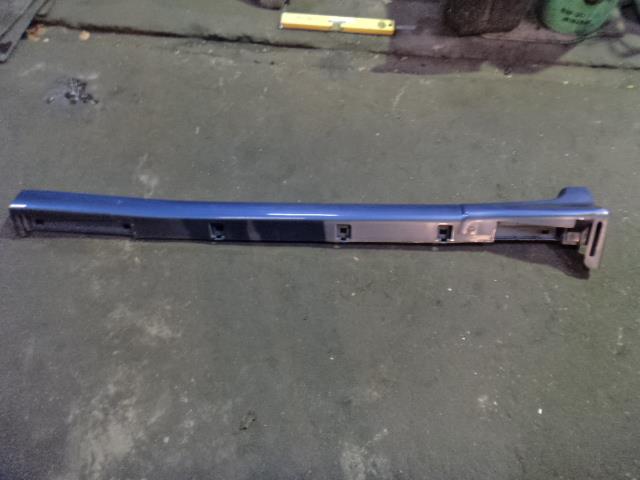 【中古】中古部品 フォレスター SG5 右ｻｲﾄﾞｽﾃｯﾌﾟ 【3330450100-001134424413700】